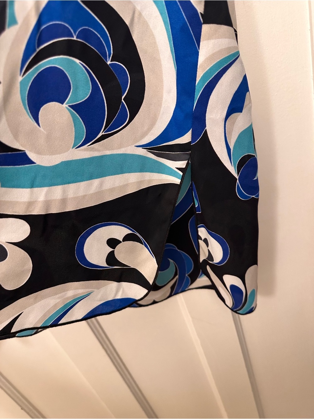Joseph Ribkoff 16 Black & Blue Print Cap-Sleeve Blouse - Picture 6 of 7
